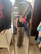 Load image into Gallery viewer, Leopard Bow Joggers
