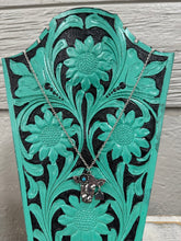 Load image into Gallery viewer, Cowhead Necklace
